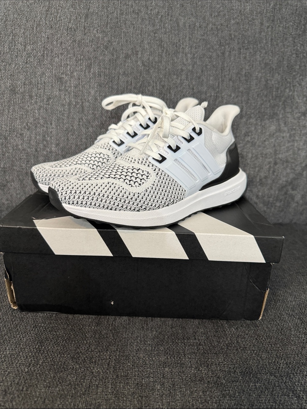 Women’s Adidas Ultra Dream DNA sneaker size 7